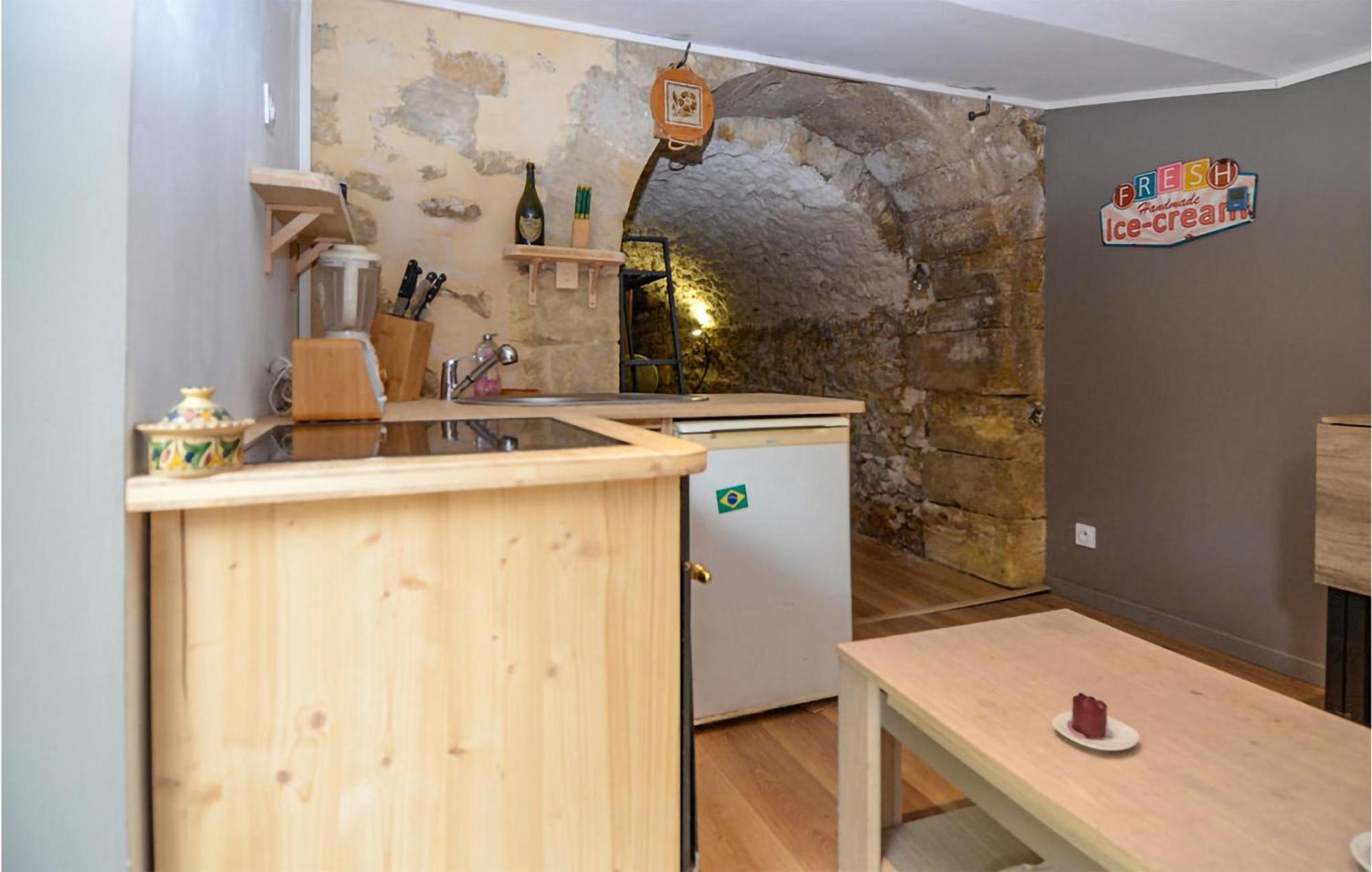 Awesome Apartment In Pujaut With Swimming Pool Bagian luar foto