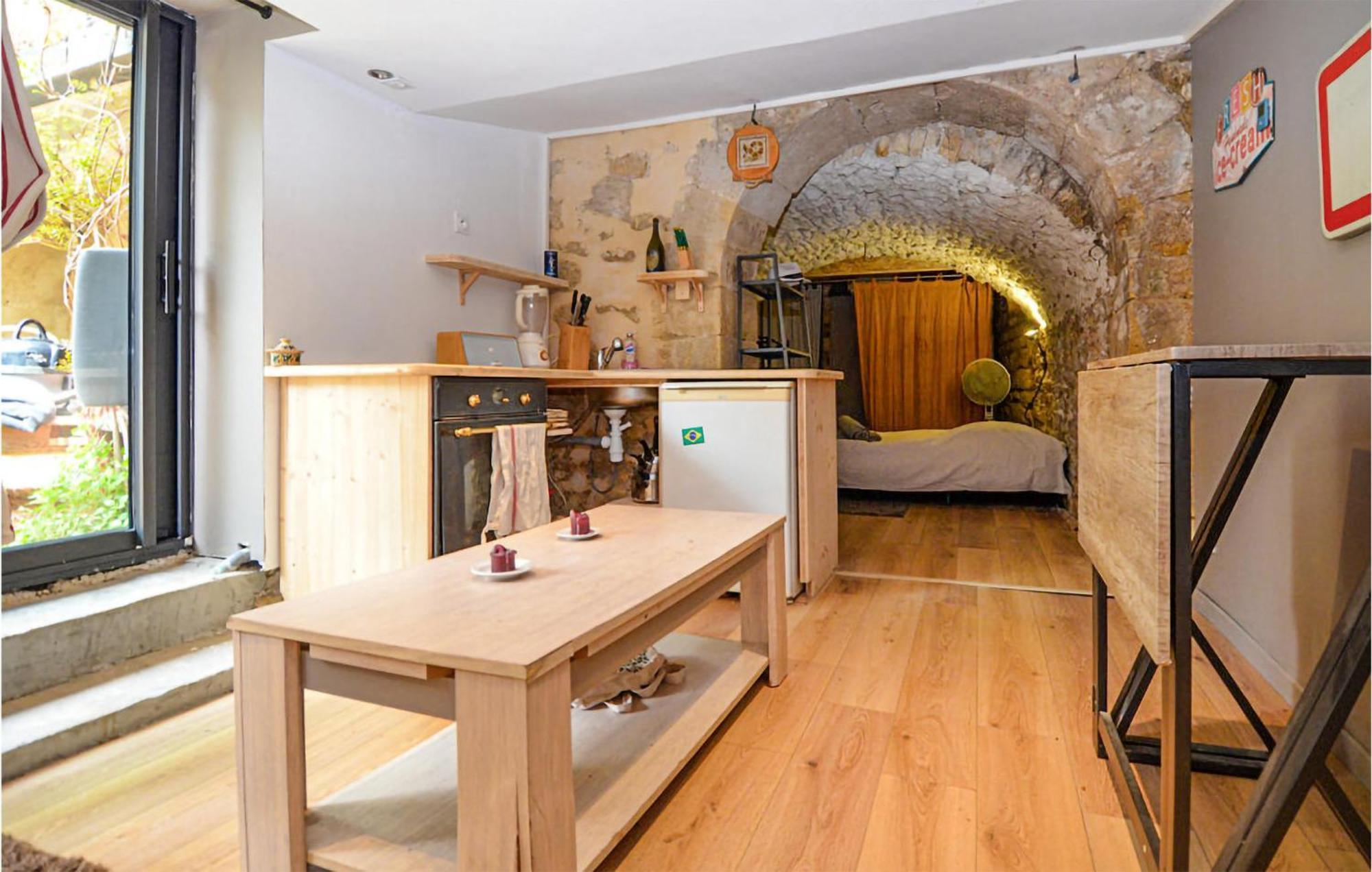 Awesome Apartment In Pujaut With Swimming Pool Bagian luar foto