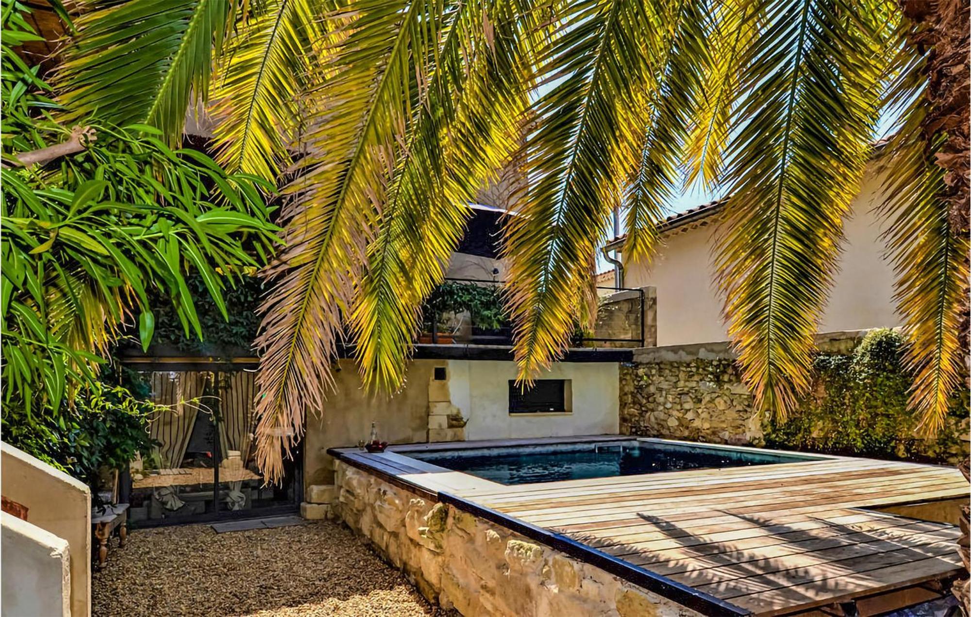 Awesome Apartment In Pujaut With Swimming Pool Bagian luar foto